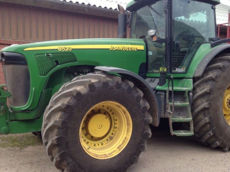 Oldtimer-Traktor des Typs John Deere 8520, Neumaschine in Біла Церква (Bild 1)