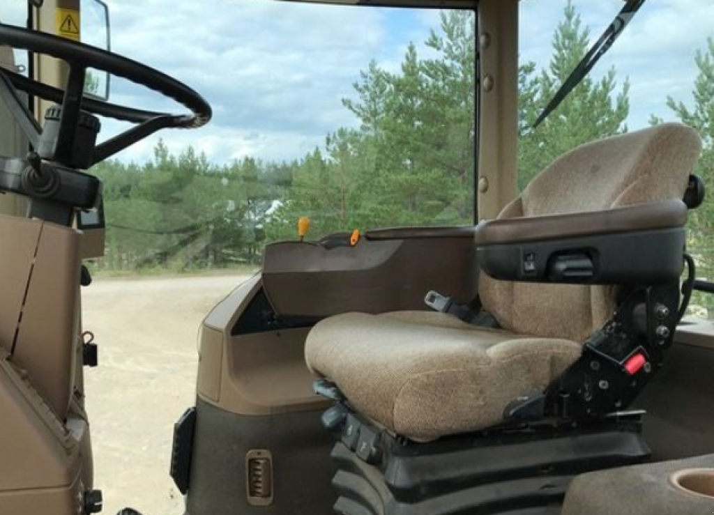 Oldtimer-Traktor des Typs John Deere 8520, Neumaschine in Біла Церква (Bild 10)