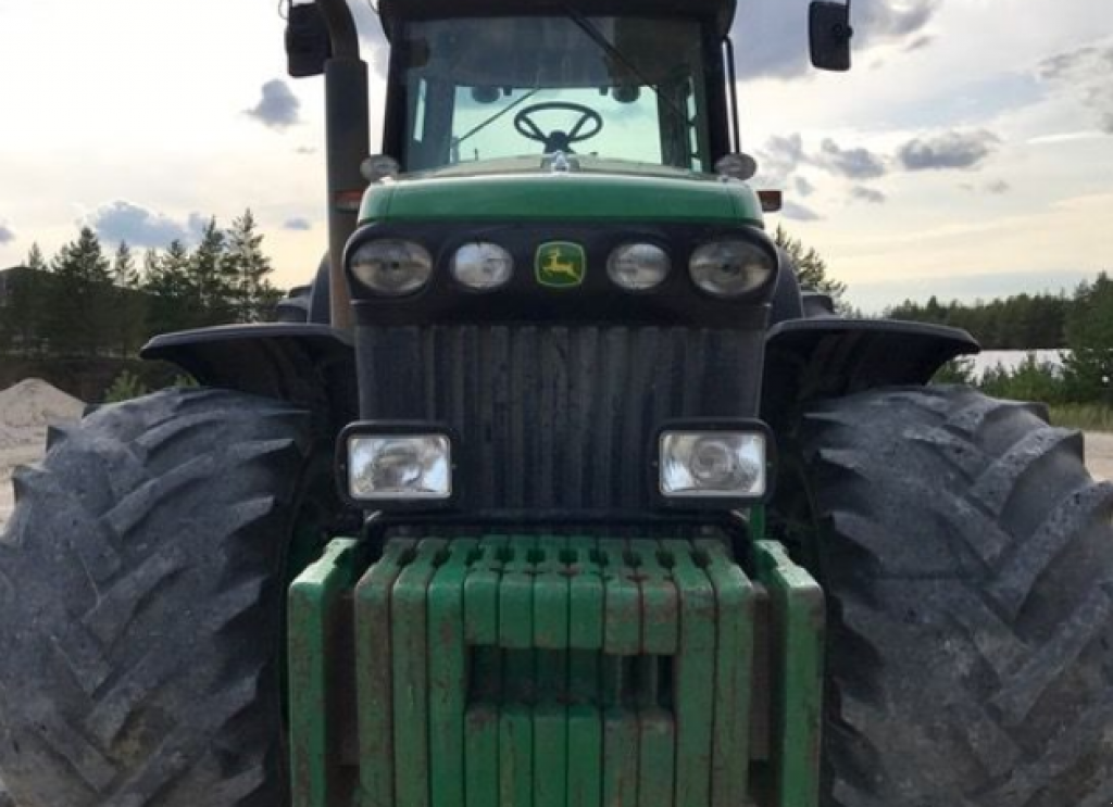 Oldtimer-Traktor des Typs John Deere 8520, Neumaschine in Біла Церква (Bild 2)