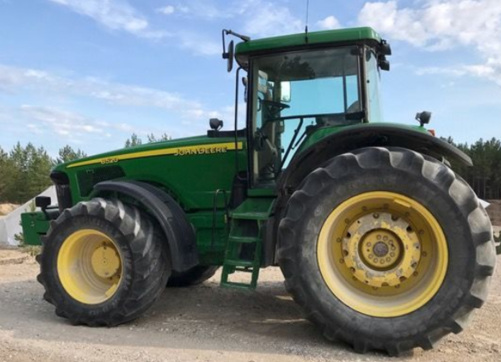 Oldtimer-Traktor des Typs John Deere 8520, Neumaschine in Біла Церква (Bild 3)