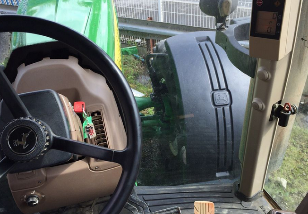 Oldtimer-Traktor des Typs John Deere 8520, Neumaschine in Біла Церква (Bild 8)