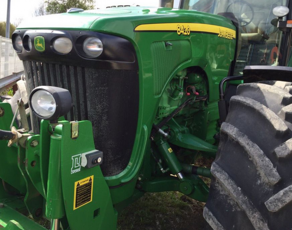 Oldtimer-Traktor des Typs John Deere 8520, Neumaschine in Біла Церква (Bild 6)