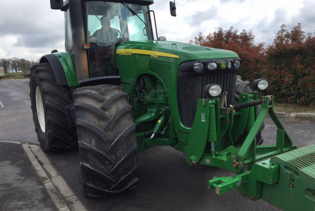 Oldtimer-Traktor des Typs John Deere 8520, Neumaschine in Біла Церква (Bild 1)