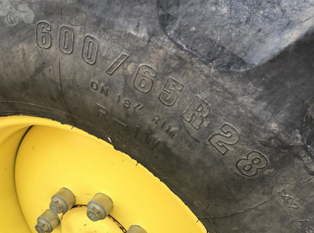 Oldtimer-Mähdrescher des Typs John Deere 9660 STS,  in Біла Церква (Bild 10)