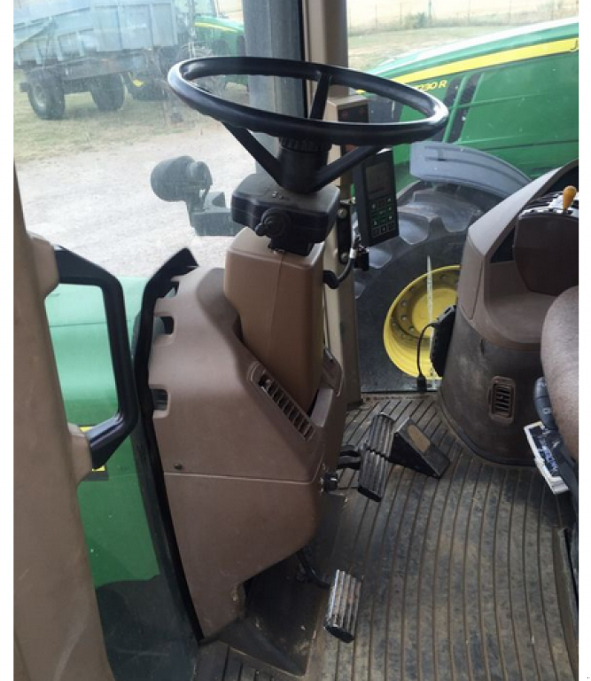 Oldtimer-Traktor des Typs John Deere 8520, Neumaschine in Біла Церква (Bild 3)