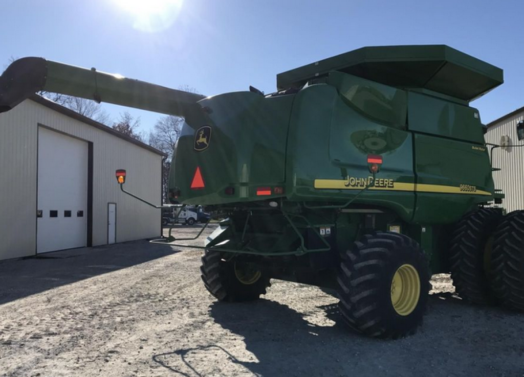 Oldtimer-Mähdrescher des Typs John Deere 9660 STS,  in Біла Церква (Bild 8)