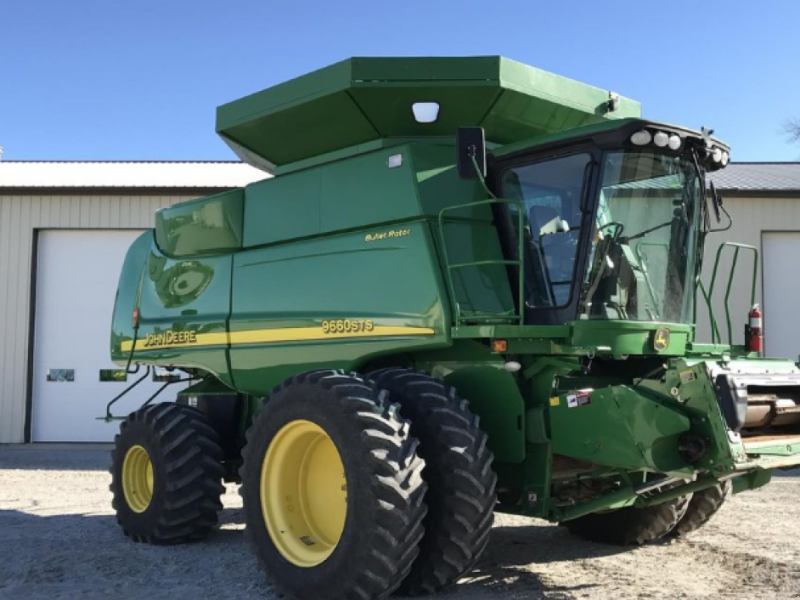 Oldtimer-Mähdrescher des Typs John Deere 9660 STS,  in Біла Церква (Bild 1)