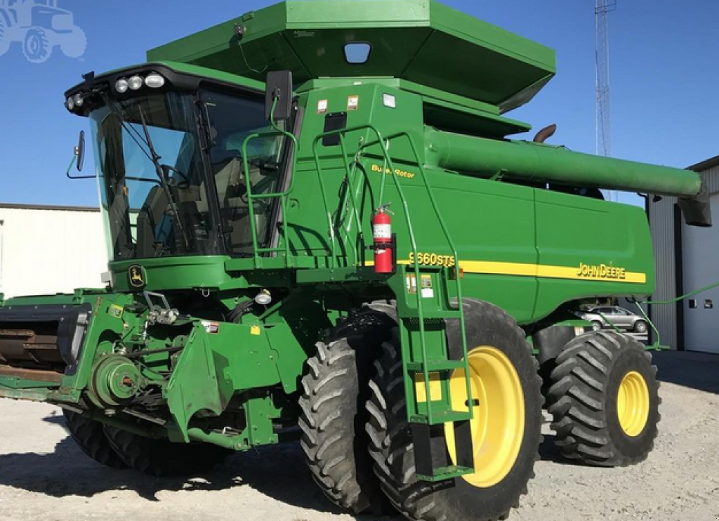 Oldtimer-Mähdrescher des Typs John Deere 9660 STS,  in Біла Церква (Bild 5)