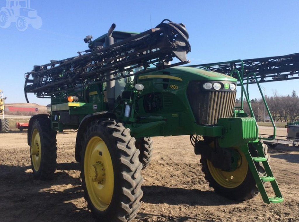 Selbstfahrspritze des Typs John Deere 4830,  in Біла Церква (Bild 7)