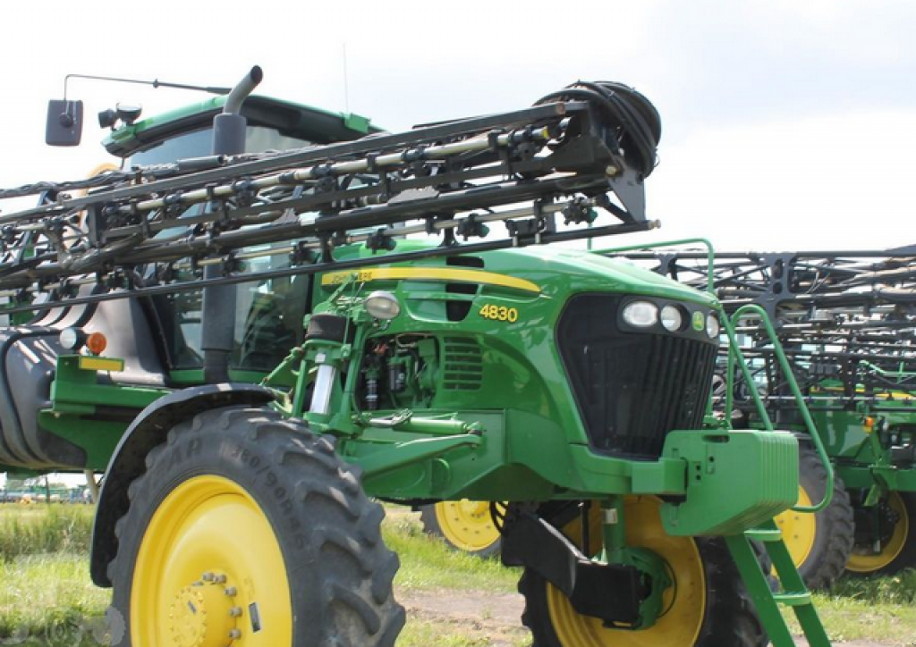 Selbstfahrspritze des Typs John Deere 4830,  in Біла Церква (Bild 3)