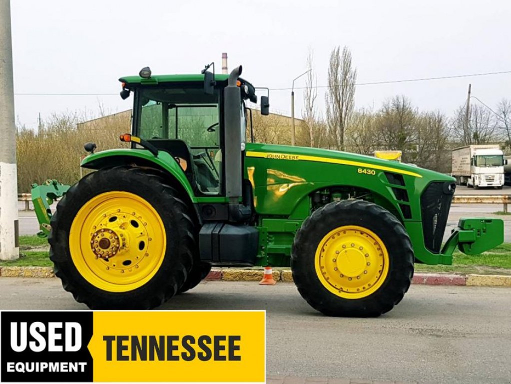 Oldtimer-Traktor des Typs John Deere 8430, Neumaschine in Біла Церква (Bild 1)