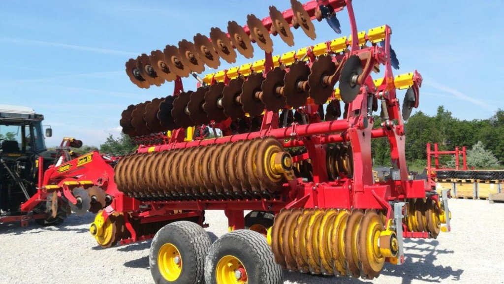 Wiesenegge des Typs Väderstad Carrier 820,  in Біла Церква (Bild 1)