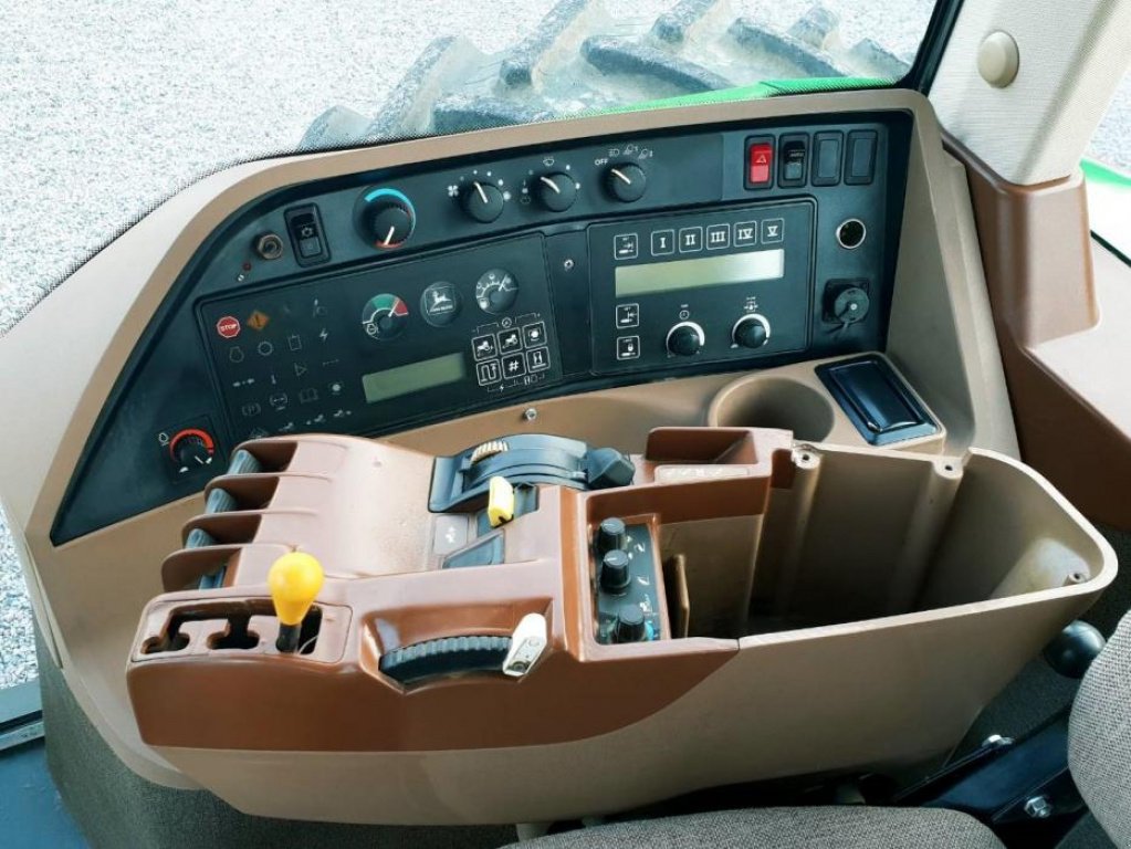 Oldtimer-Traktor des Typs John Deere 8400, Neumaschine in Біла Церква (Bild 10)