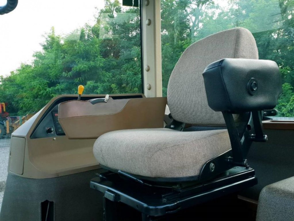 Oldtimer-Traktor des Typs John Deere 8400, Neumaschine in Біла Церква (Bild 9)