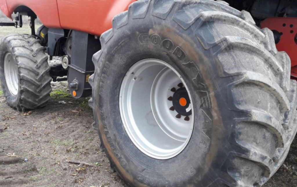 Oldtimer-Mähdrescher des Typs Case IH Axial Flow 8010, Neumaschine in Вінниця (Bild 3)