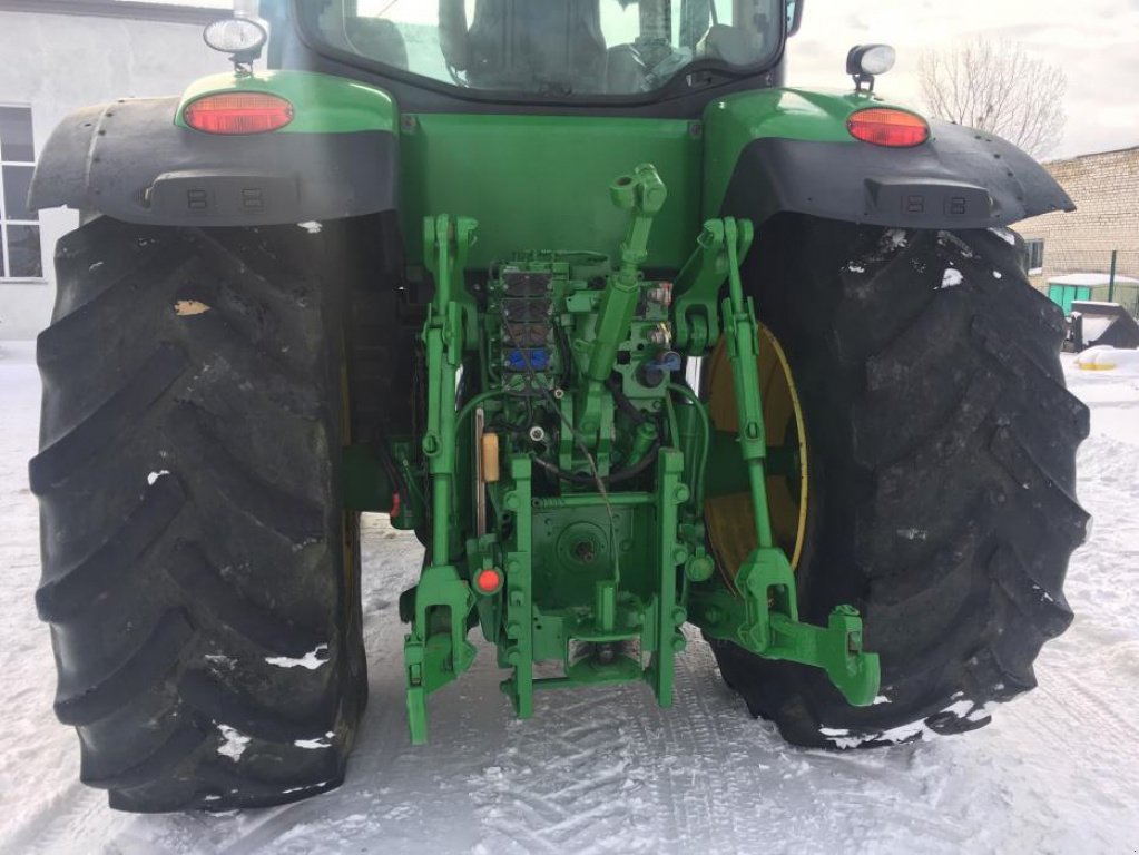 Oldtimer-Traktor des Typs John Deere 7230R, Neumaschine in Любешів (Bild 8)