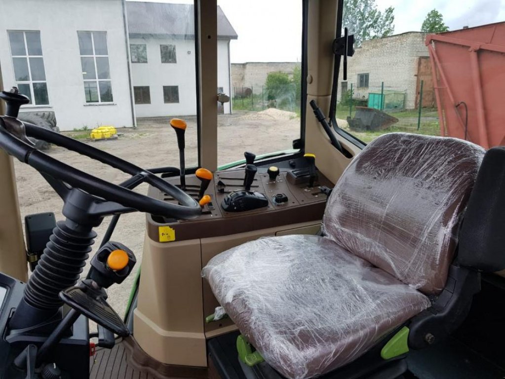 Oldtimer-Traktor des Typs John Deere 6310, Neumaschine in Любешів (Bild 4)