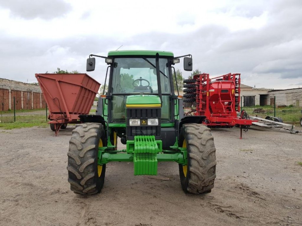 Oldtimer-Traktor des Typs John Deere 6310, Neumaschine in Любешів (Bild 2)