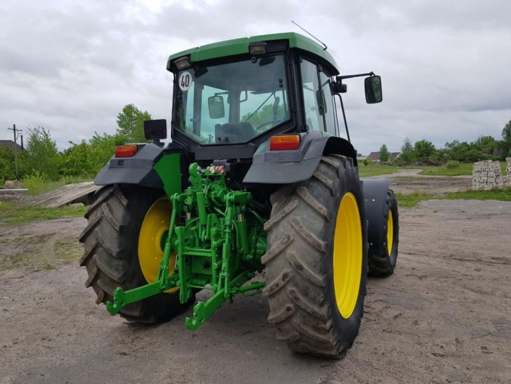 Oldtimer-Traktor des Typs John Deere 6310, Neumaschine in Любешів (Bild 3)