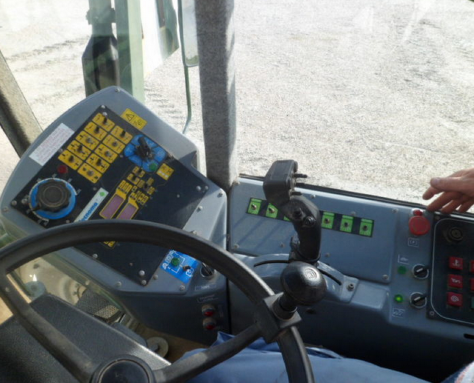 Selbstfahrspritze des Typs Tecnoma Laser 3000, Neumaschine in Харків (Bild 9)