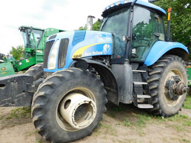 Oldtimer-Traktor des Typs New Holland T8040, Neumaschine in Харків (Bild 1)