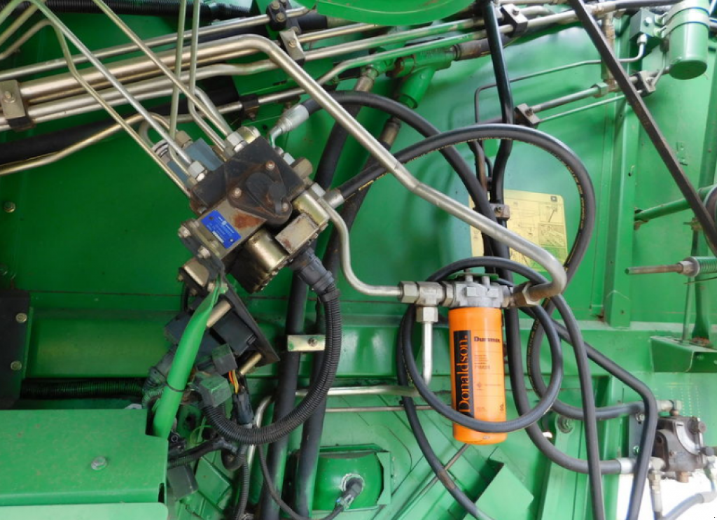 Oldtimer-Mähdrescher des Typs John Deere 9610, Neumaschine in Харків (Bild 10)