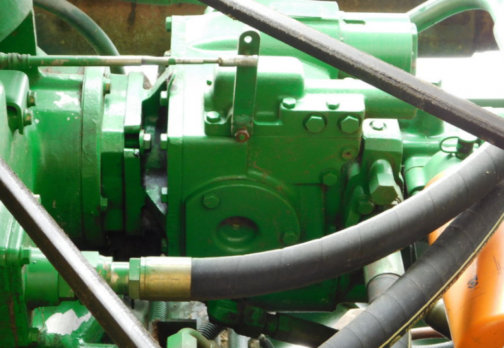 Oldtimer-Mähdrescher des Typs John Deere 9610, Neumaschine in Харків (Bild 7)