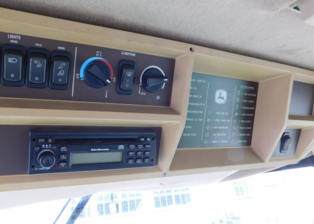 Oldtimer-Mähdrescher des Typs John Deere 9860 STS, Neumaschine in Харків (Bild 8)