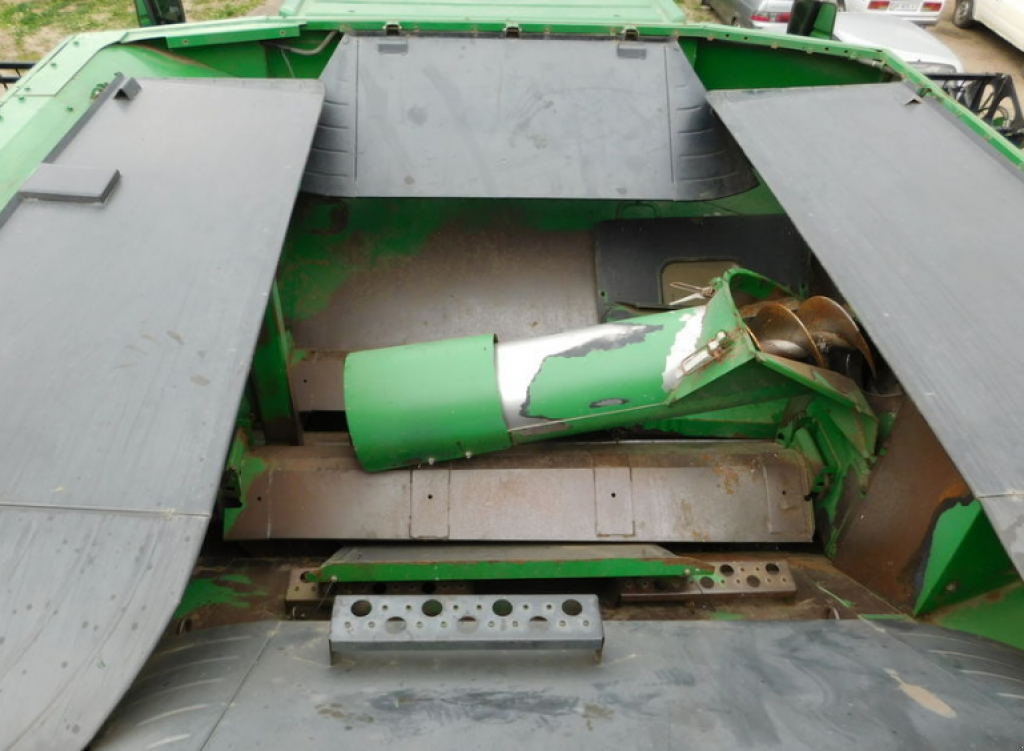 Oldtimer-Mähdrescher des Typs John Deere 9860 STS, Neumaschine in Харків (Bild 2)