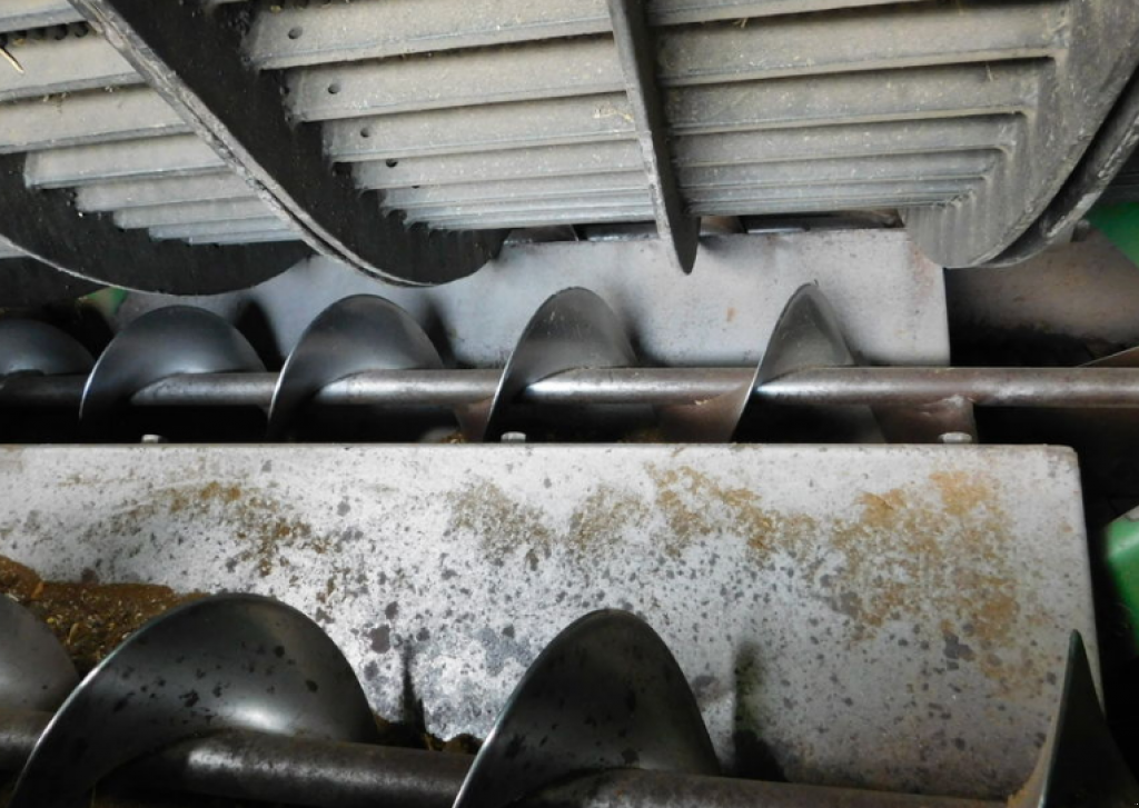 Oldtimer-Mähdrescher des Typs John Deere 9860 STS, Neumaschine in Харків (Bild 4)