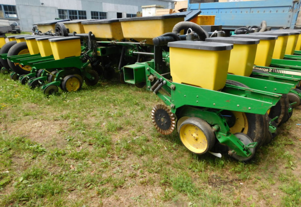 Gareeggenfelder des Typs John Deere 7200,  in Харків (Bild 1)