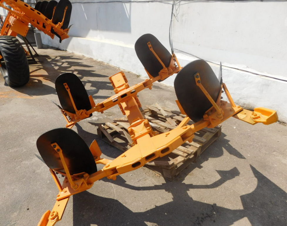 Scheibenpflug des Typs Nordsten Huard 6 (4+1+1),  in Харків (Bild 10)