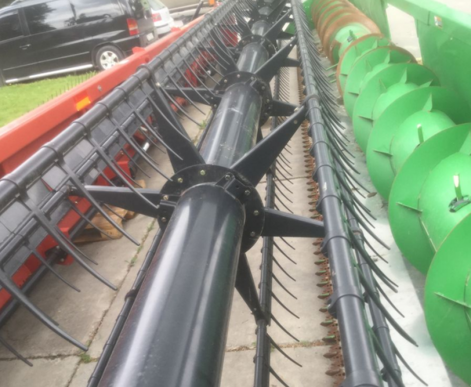 Schneidwerk des Typs John Deere 635F,  in Золочів (Bild 10)