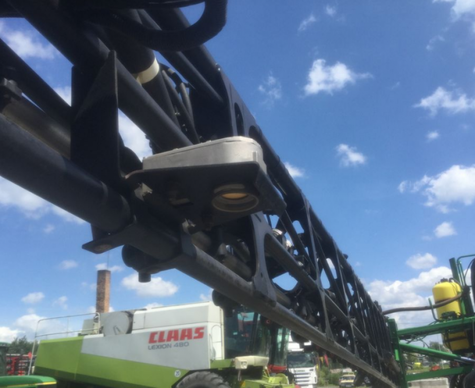 Selbstfahrspritze des Typs John Deere 4730,  in Золочів (Bild 10)