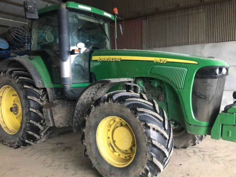 Oldtimer-Traktor des Typs John Deere 8420, Neumaschine in Золочів (Bild 1)