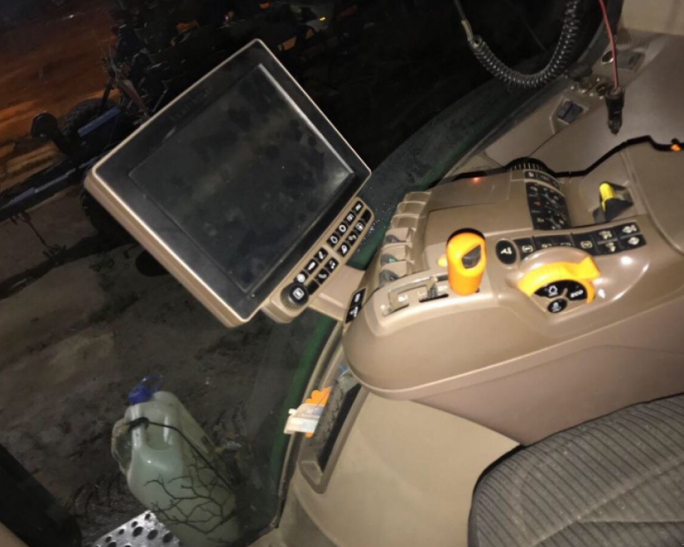 Oldtimer-Traktor des Typs John Deere 8370R, Neumaschine in Золочів (Bild 8)