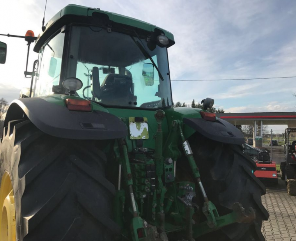 Oldtimer-Traktor des Typs John Deere 8520, Neumaschine in Золочів (Bild 3)