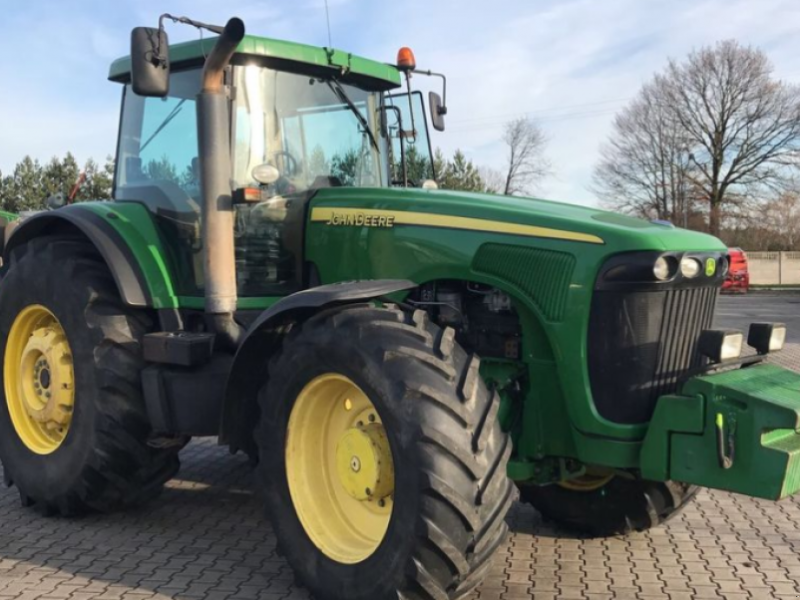 Oldtimer-Traktor des Typs John Deere 8520, Neumaschine in Золочів (Bild 1)