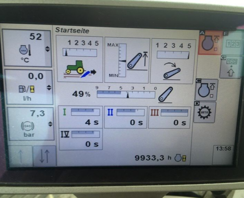 Oldtimer-Traktor des Typs John Deere 8320R, Neumaschine in Золочів (Bild 8)