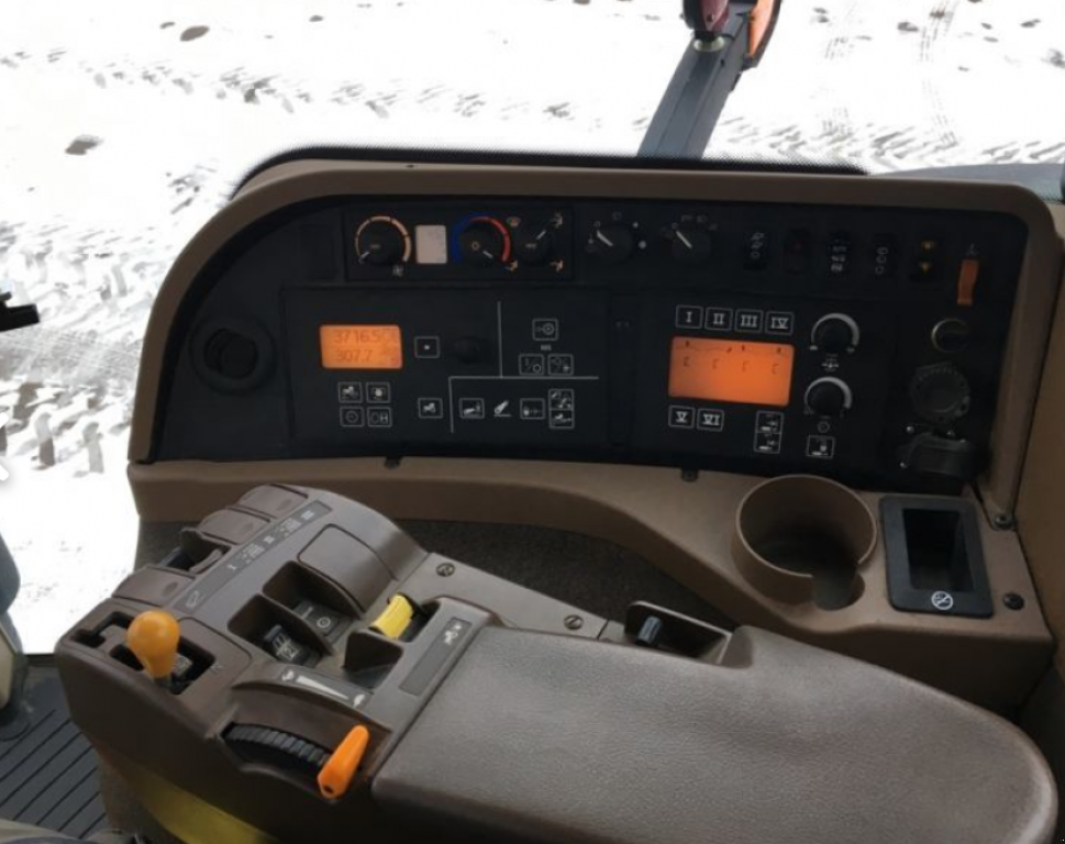 Oldtimer-Traktor des Typs John Deere 8430, Neumaschine in Золочів (Bild 3)