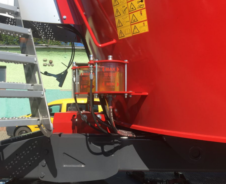 Selbstfahrer Futtermischwagen des Typs Peecon VMW 28,  in Золочів (Bild 4)