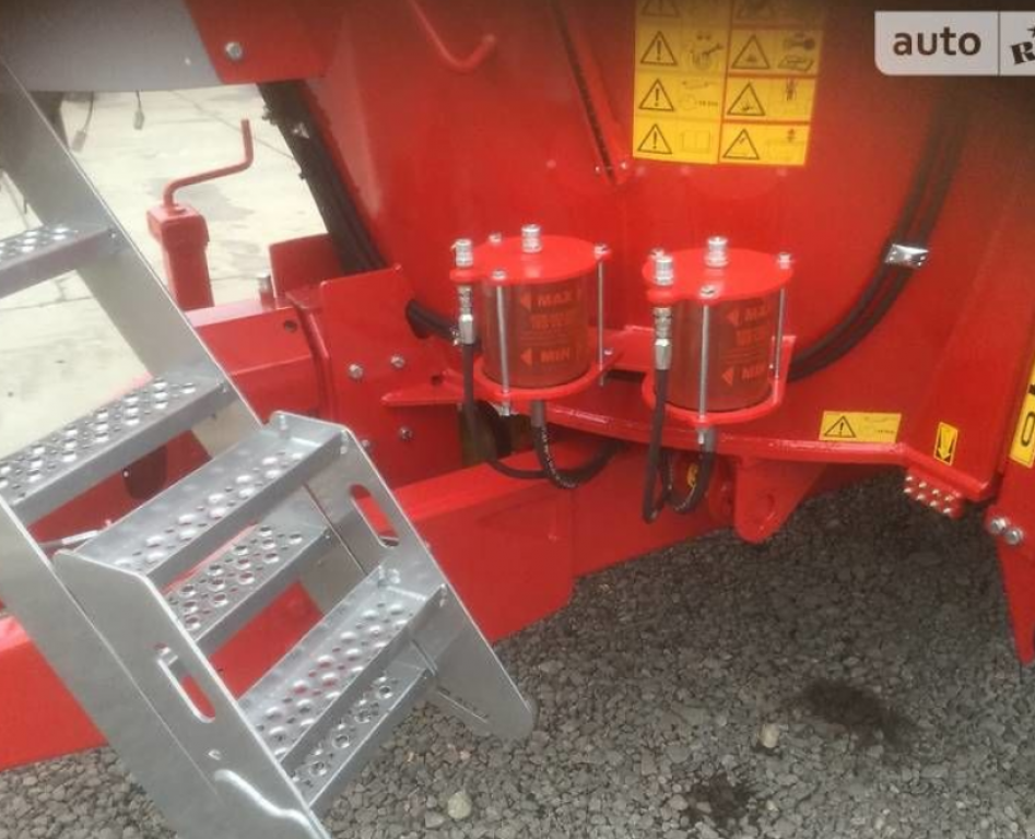 Selbstfahrer Futtermischwagen des Typs Peecon VDW 190,  in Золочів (Bild 5)