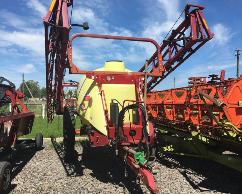 Weinbauspritze des Typs Hardi Navigator 4000L,  in Золочів (Bild 1)