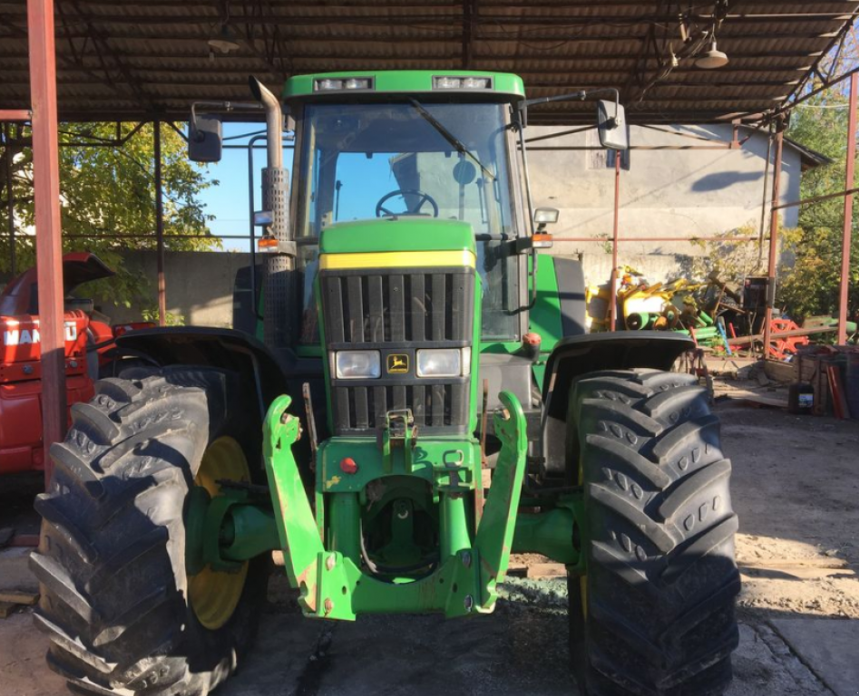 Oldtimer-Traktor des Typs John Deere 7810, Neumaschine in Золочів (Bild 3)