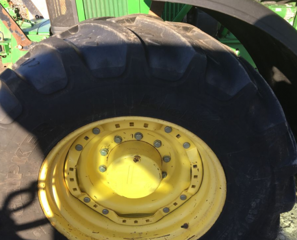 Oldtimer-Traktor des Typs John Deere 7810, Neumaschine in Золочів (Bild 4)