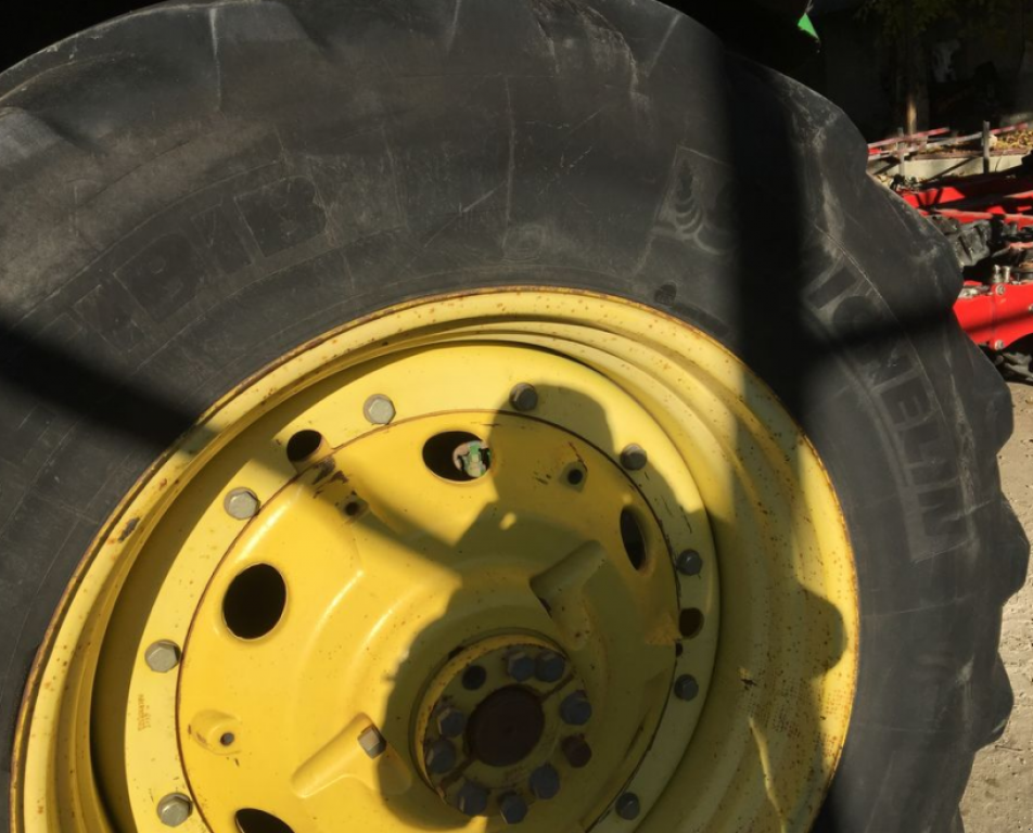 Oldtimer-Traktor des Typs John Deere 7810, Neumaschine in Золочів (Bild 2)