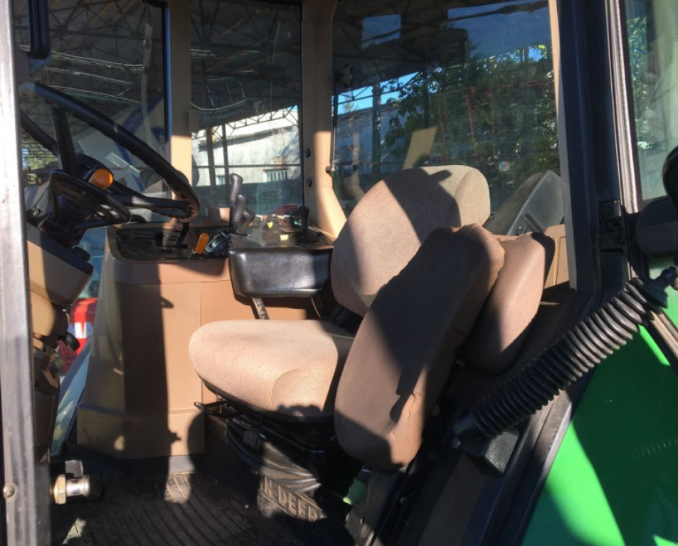 Oldtimer-Traktor des Typs John Deere 7810, Neumaschine in Золочів (Bild 8)