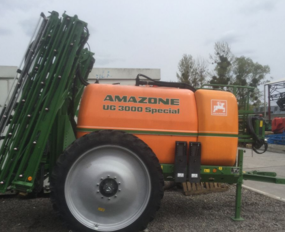 Weinbauspritze des Typs Amazone UG 3000,  in Золочів (Bild 3)