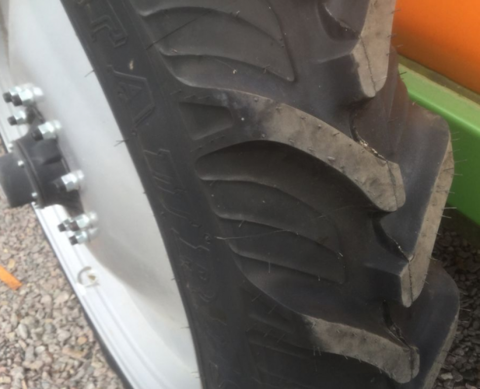 Weinbauspritze des Typs Amazone UG 3000,  in Золочів (Bild 8)