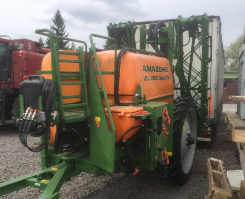 Weinbauspritze des Typs Amazone UG 3000,  in Золочів (Bild 9)
